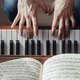 Imagen para el artículo titulado Detectan el posible mecanismo por el que esta canción de Mozart calma el cerebro de pacientes epilépticos